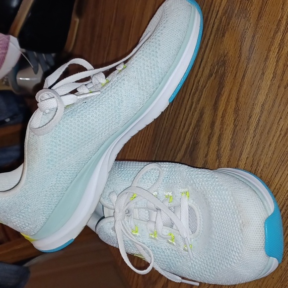 Sketchers Memory Foam Sneakers,  white & turquoise,  size 9.5 - Picture 2 of 8